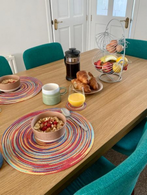 La Brisa-fully refurbished, perfect local